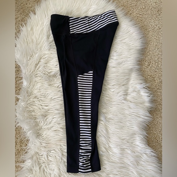 {Calia} Essential Stripe Tight Fit Capri in Black & White - Women’s Small - Picture 7 of 11